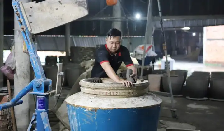 Khuyến công tiếp sức làng gốm Vĩnh Long chuyển mình hiện đại