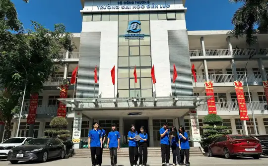 Sinh viên Đại học Điện lực hào hứng lan tỏa thông điệp “Chuyển dịch xanh – Tương lai xanh”