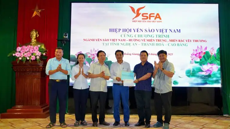 Đoàn thiện nguyện Hiệp hội Yến sào Việt Nam tiếp tục hành trình trao quà tại Nghệ An và Thanh Hóa