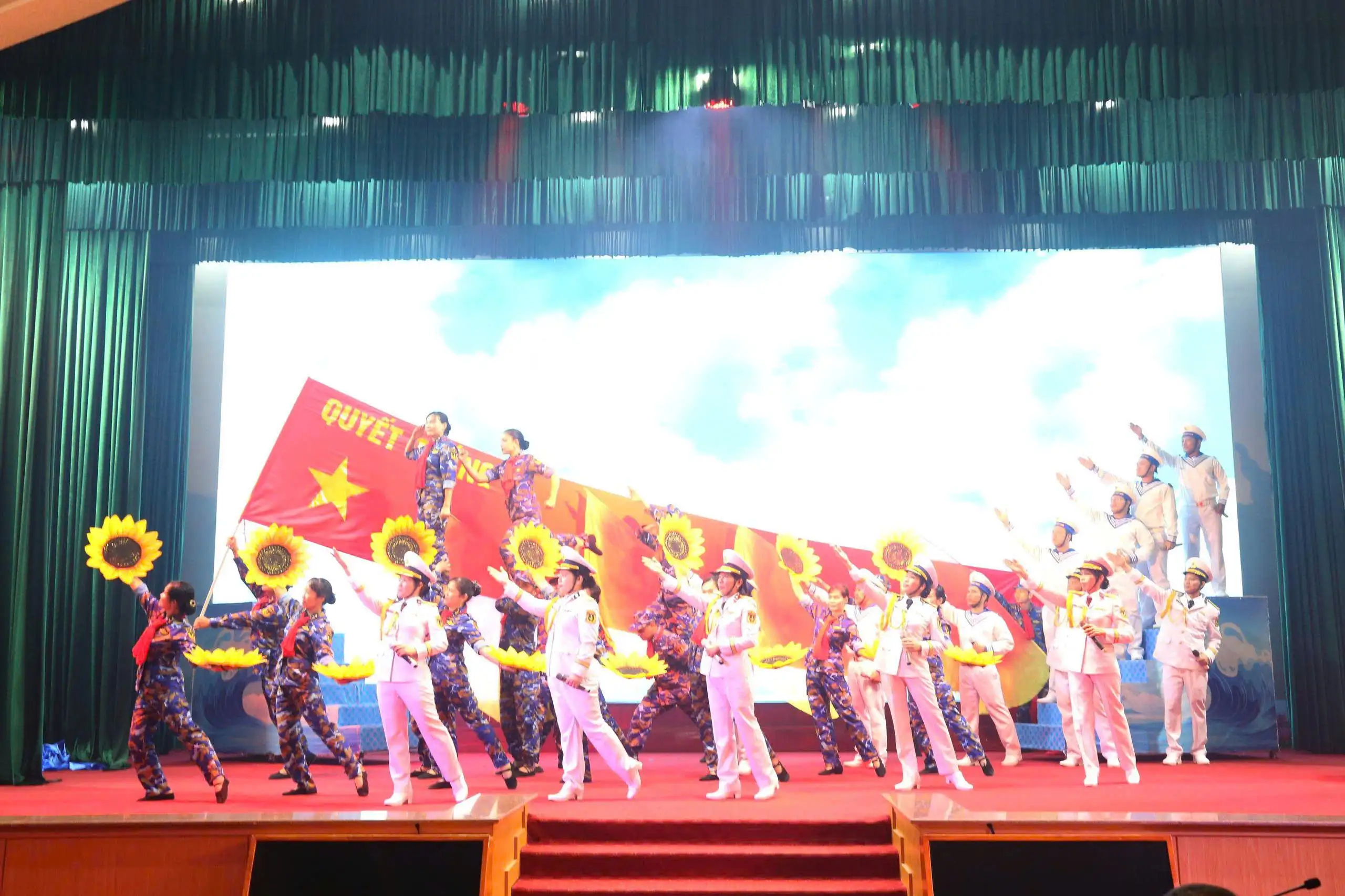 Vùng 4 Hải quân tổ chức buổi tuyên dương thành tích lực lượng tham gia diễu binh, diễu hành kỷ niệm 80 năm Quốc khánh