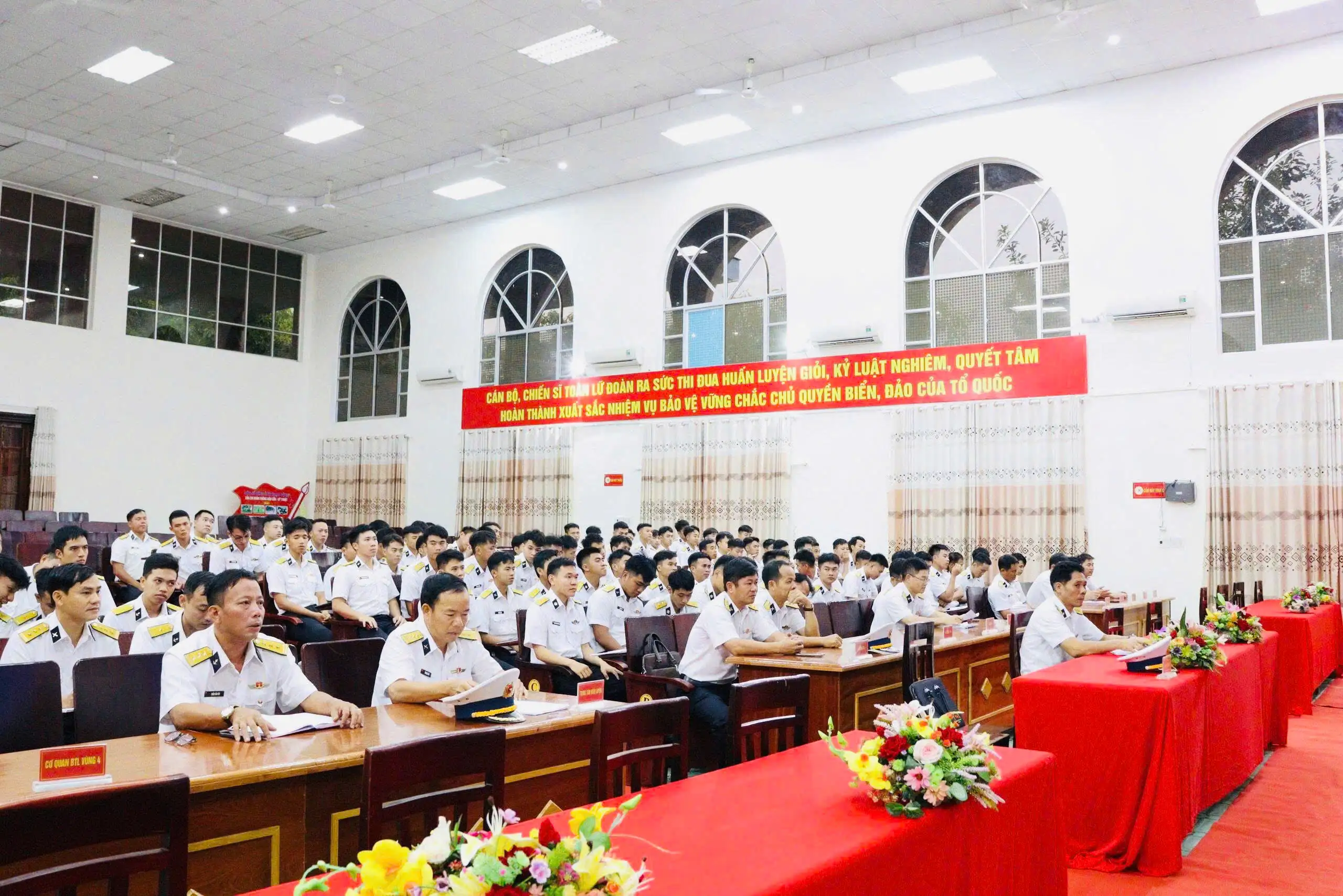 Vùng 4 Hải quân khai mạc lớp tập huấn sĩ quan tốt nghiệp năm 2025