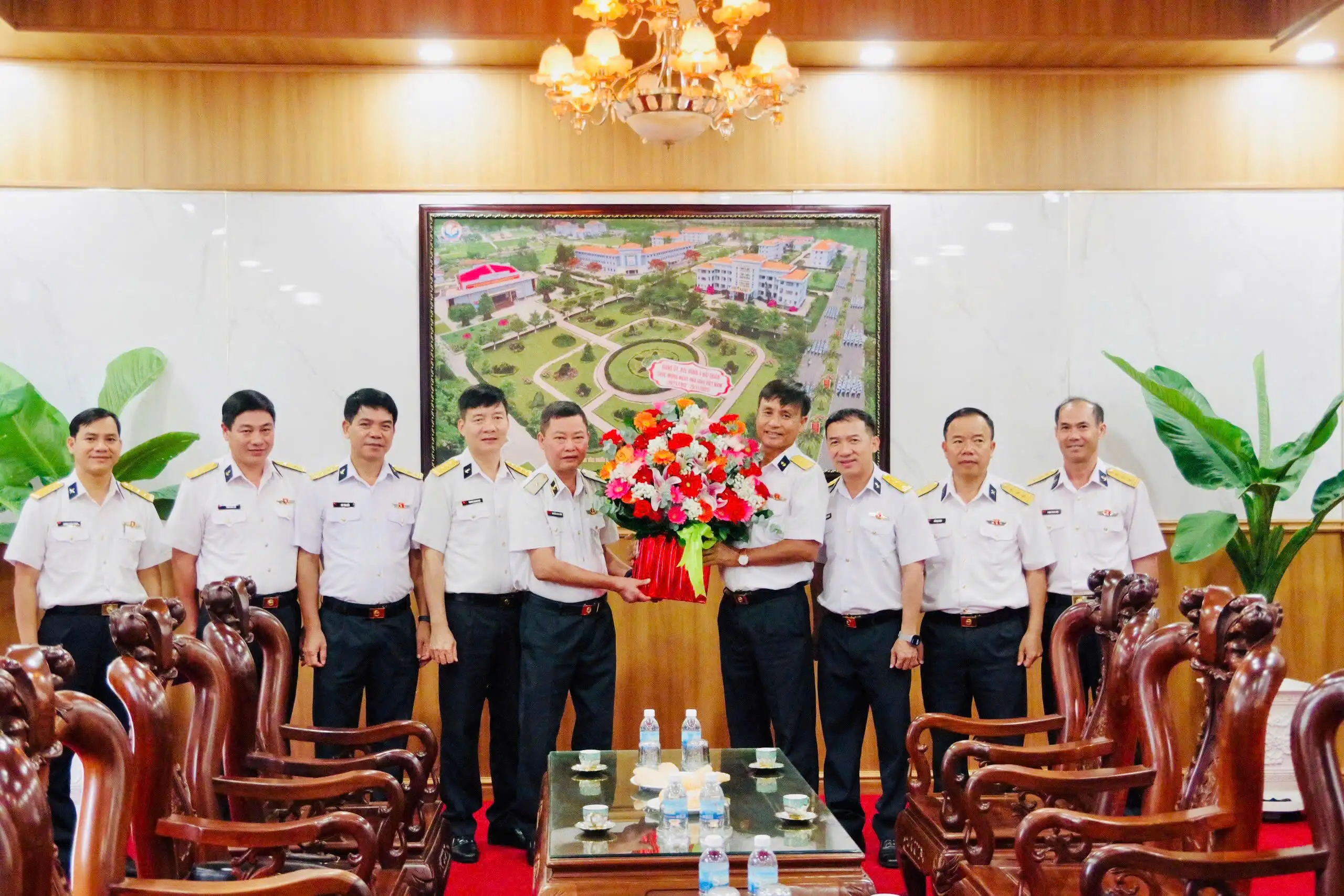 Đoàn công tác Vùng 4 chúc mừng Trung tâm huấn luyện nhân ngày Nhà giáo Việt Nam