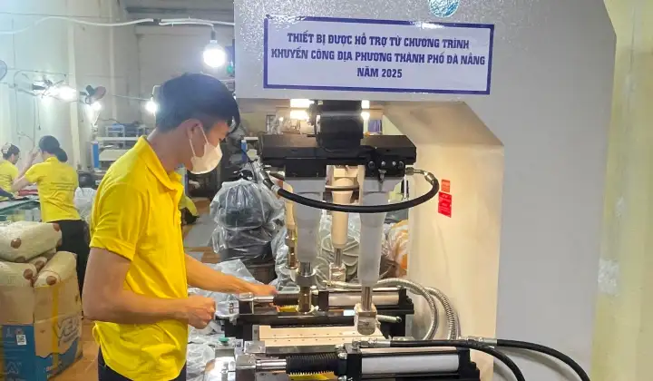 Khuyến công tiếp sức Hương Quế hoàn thiện dây chuyền sản xuất dép sinh thái xuất khẩu