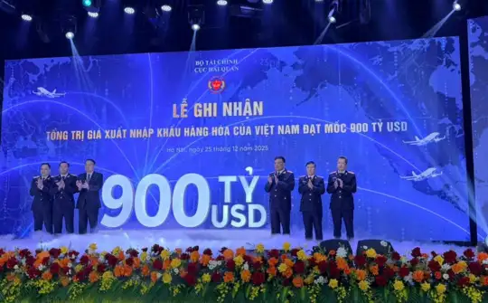 Kim ngạch xuất nhập khẩu năm 2025 của Việt Nam cán mốc 900 tỷ USD