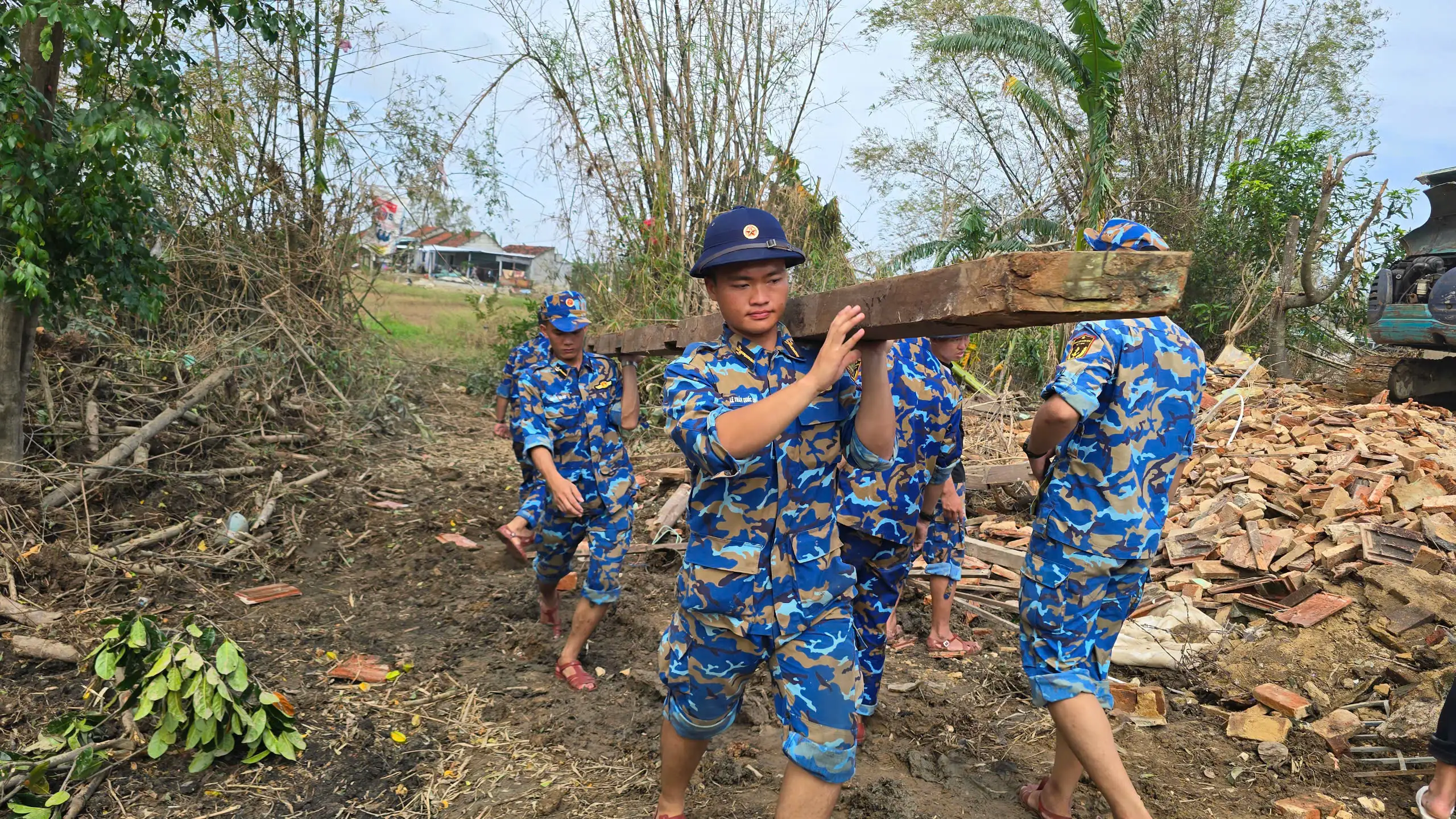 Tổ công tác số 5 Vùng 4 Hải quân thực hiện “Chiến dịch Quang Trung” tại tỉnh Đắk Lắk