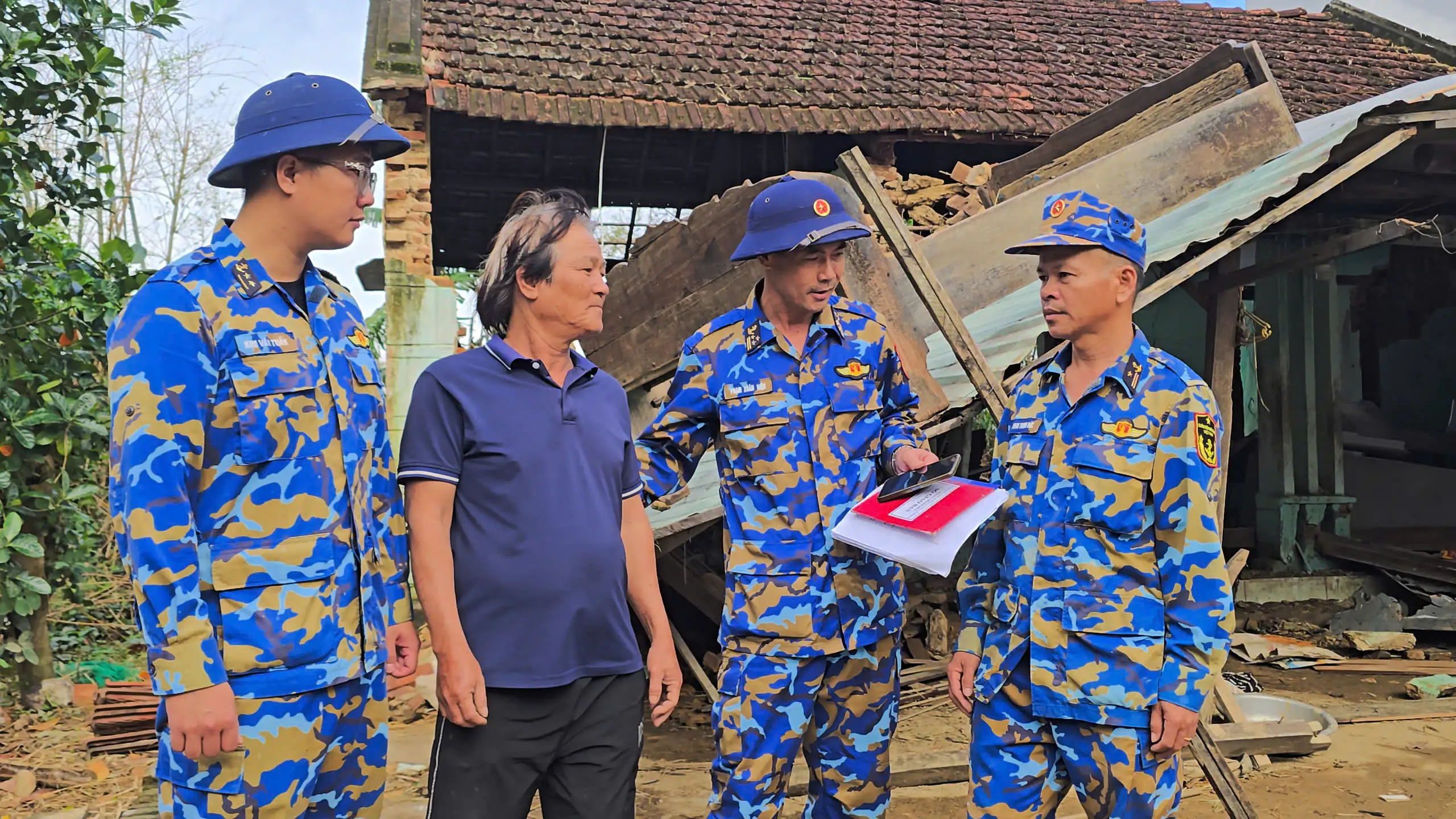 Tổ công tác số 5 Vùng 4 Hải quân thực hiện “Chiến dịch Quang Trung” tại tỉnh Đắk Lắk