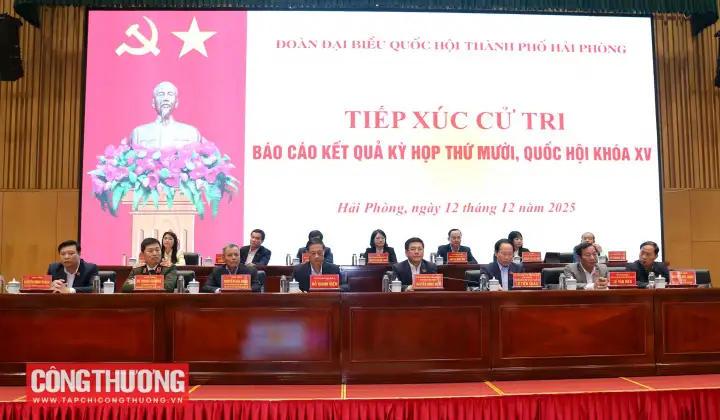 Bộ trưởng Nguyễn Hồng Diên cùng đoàn Đại biểu Quốc hội thành phố Hải Phòng tiếp xúc cử tri sau kỳ họp thứ 10