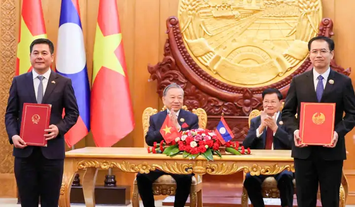 Bộ Công Thương hai nước Việt Nam, Lào trao Biên bản ghi nhớ về phát triển chuỗi liên kết công nghiệp