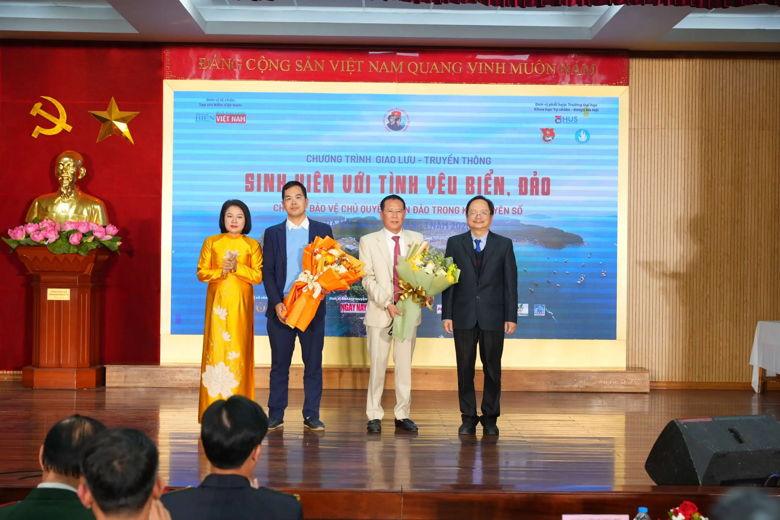 Tạp chí Biển Việt Nam kết nối sinh viên với nhiệm vụ bảo vệ chủ quyền biển, đảo trong kỷ nguyên số