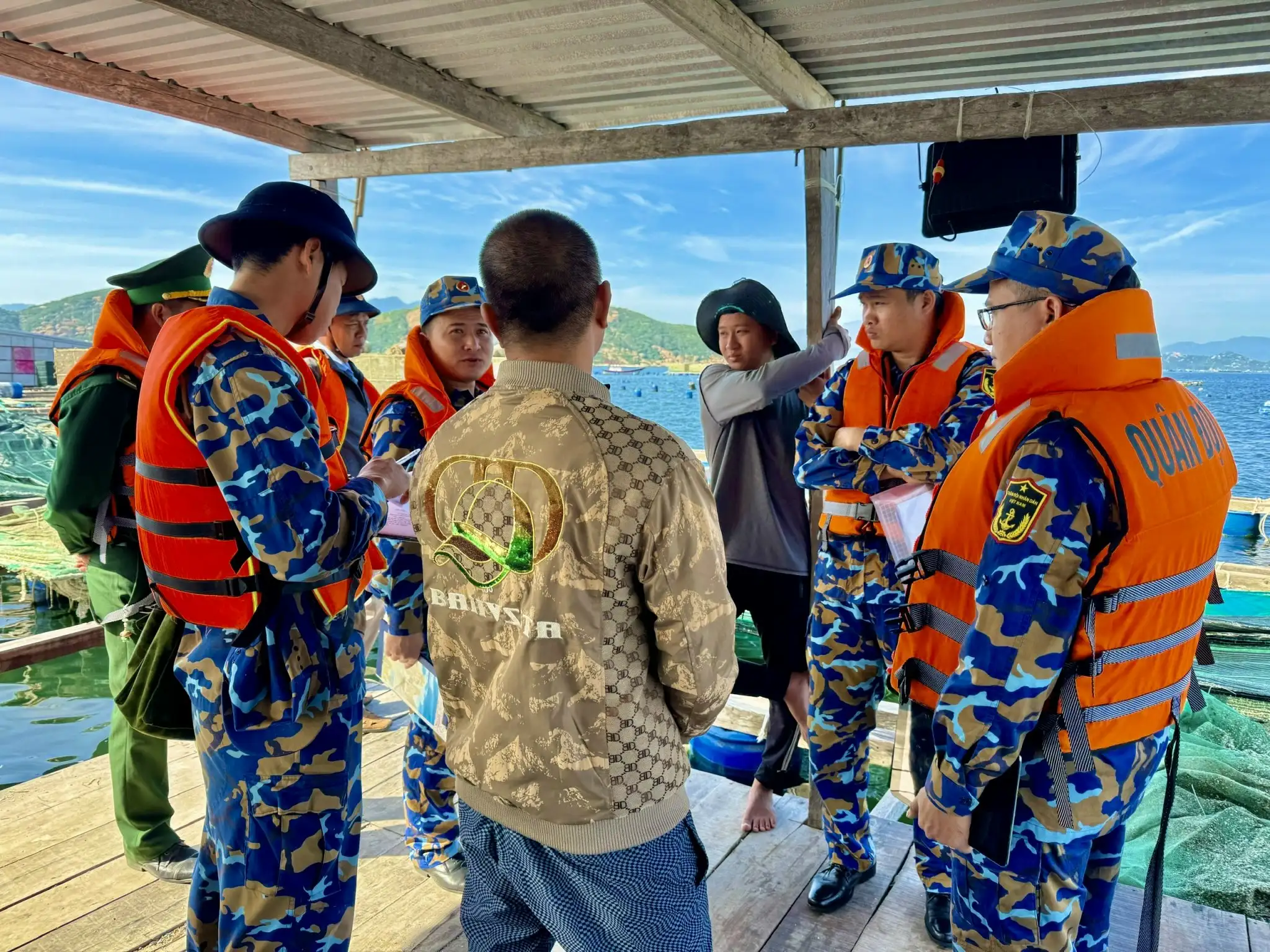 Vùng 4 Hải quân và các lực lượng liên ngành tuần tra, kiểm soát vùng nước cấm Căn cứ quân sự Cam Ranh