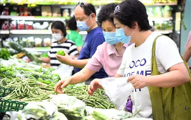 Thị trường Mùng 6 Tết Bính Ngọ: Hàng hóa dồi dào, giá cả ổn định