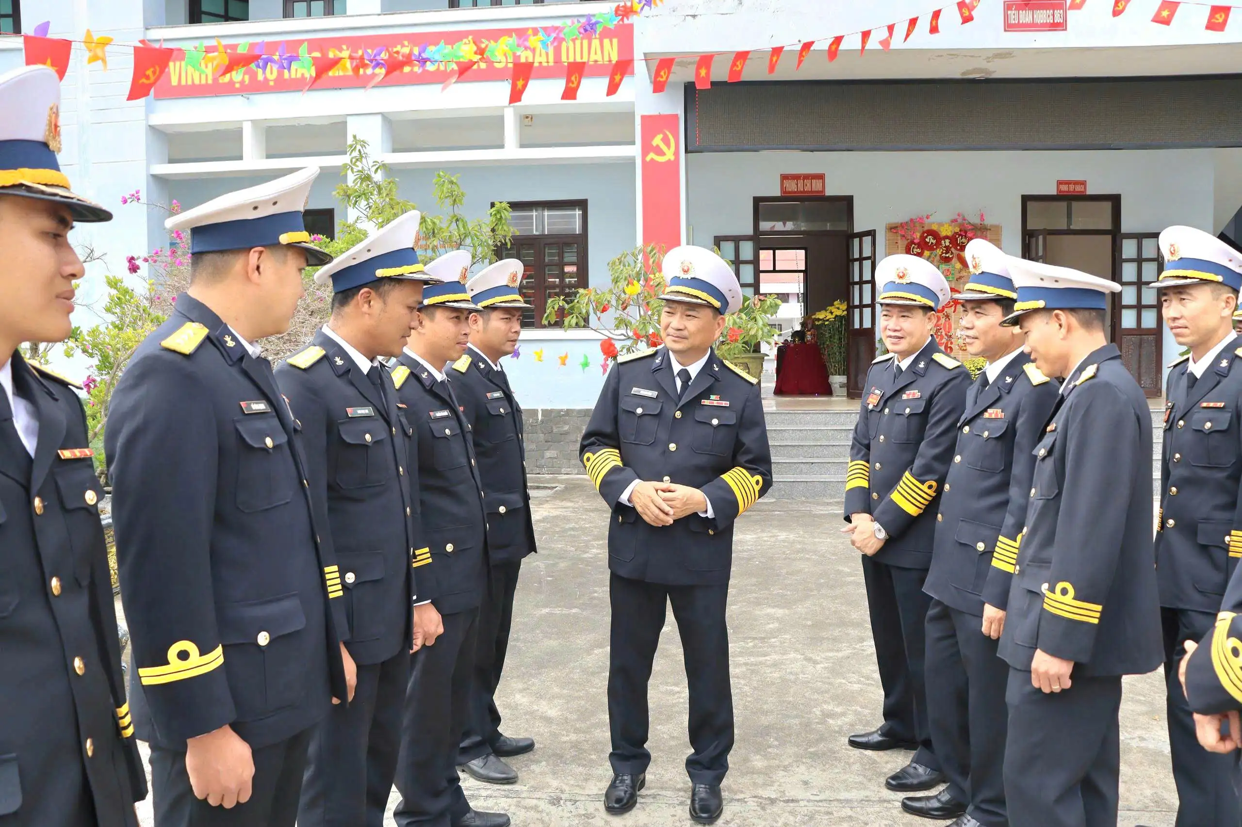 Chính ủy Vùng 4 Hải quân thăm, chúc Tết cán bộ, chiến sĩ Lữ đoàn 101