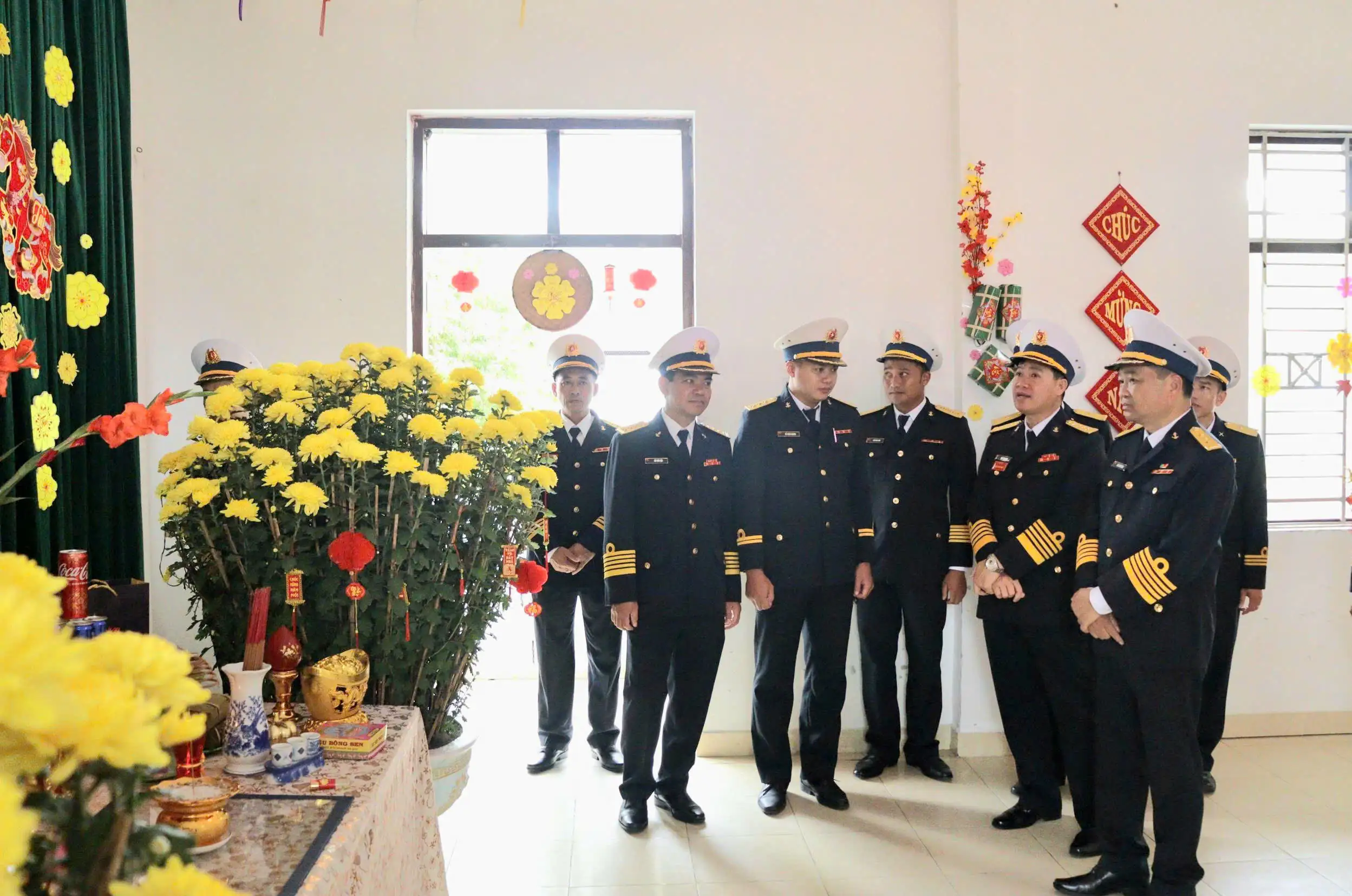 Chính ủy Vùng 4 Hải quân thăm, chúc Tết cán bộ, chiến sĩ Lữ đoàn 101