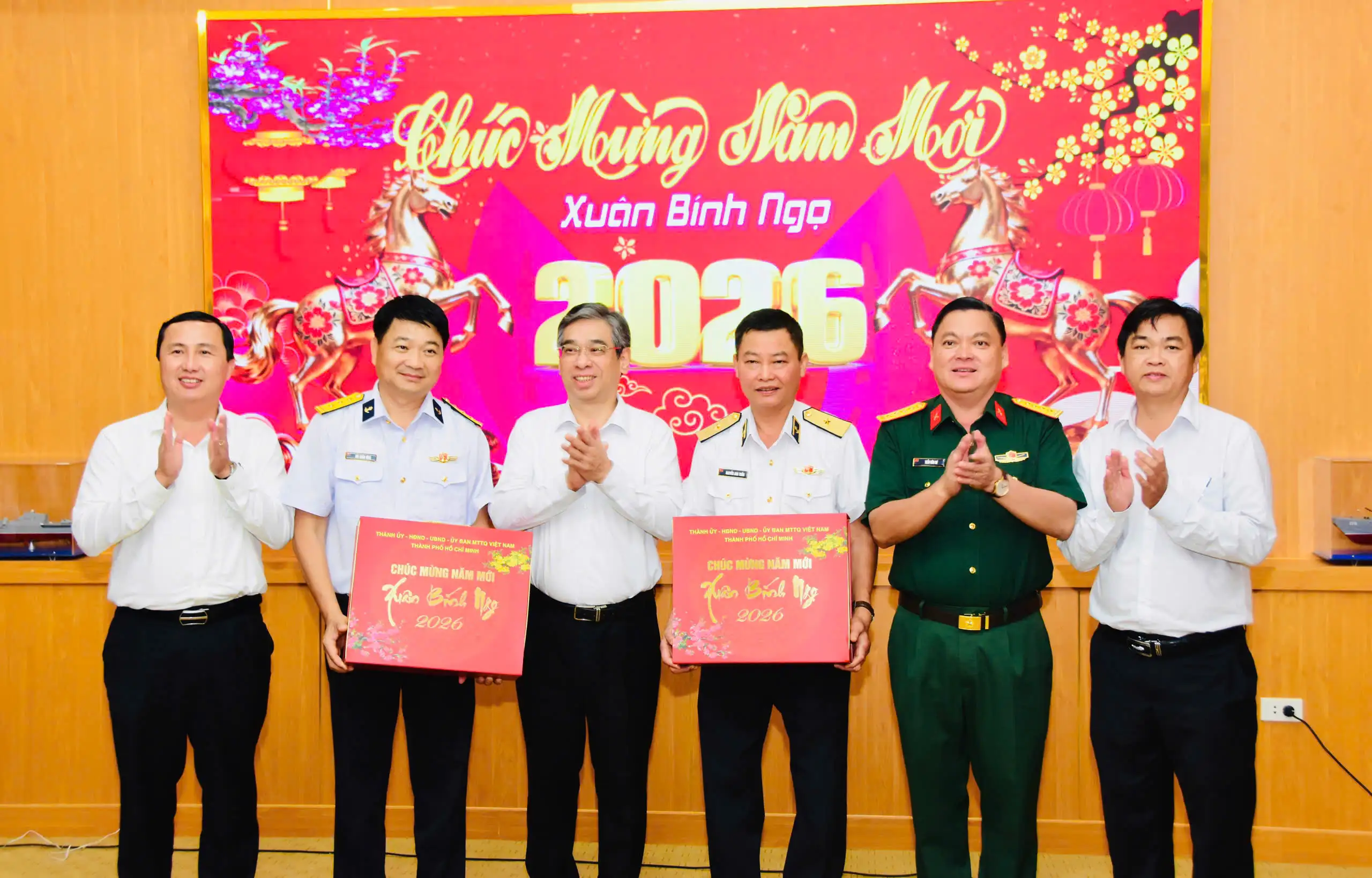 Vùng 4 Hải quân tiếp đoàn công tác của Thành ủy, HĐND, UBND TP. HCM