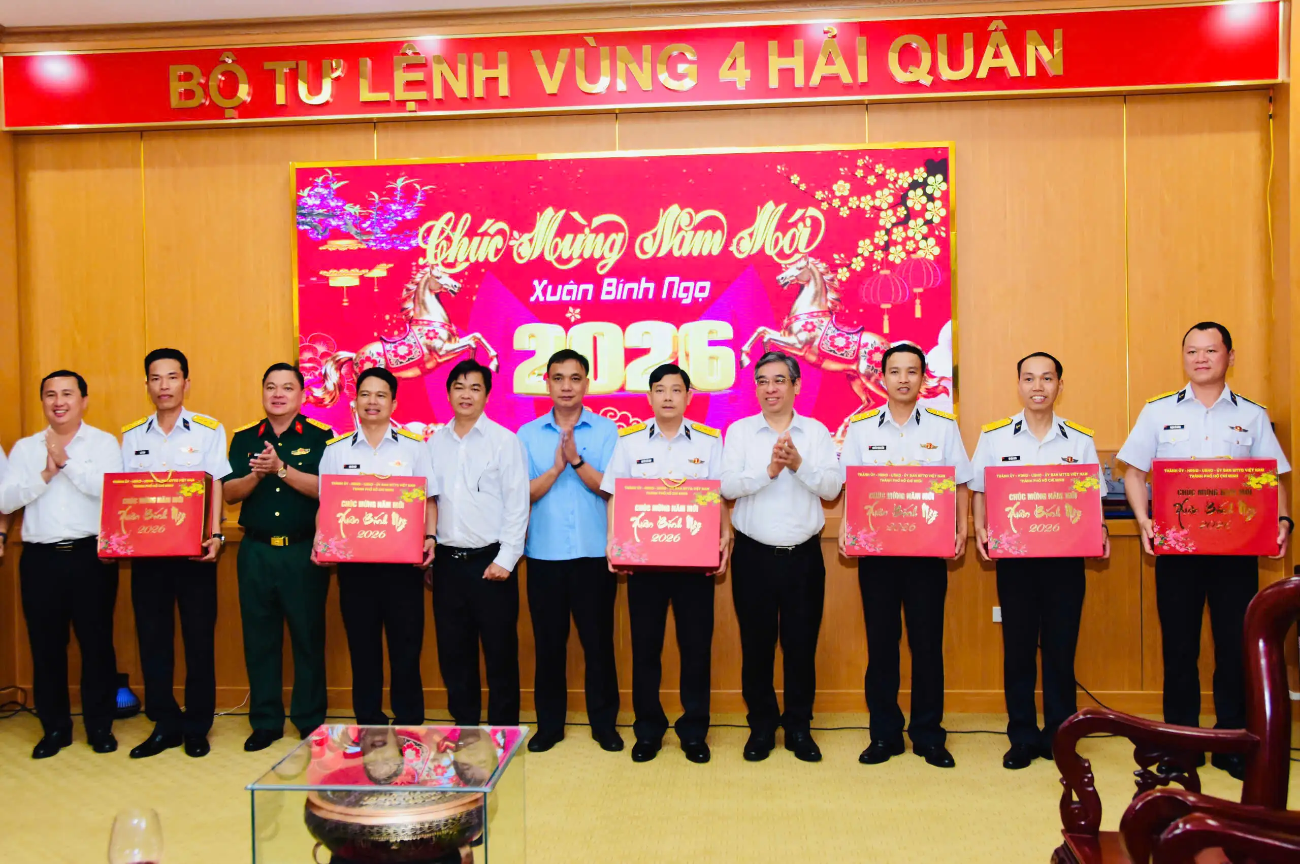 Vùng 4 Hải quân tiếp đoàn công tác của Thành ủy, HĐND, UBND TP. HCM