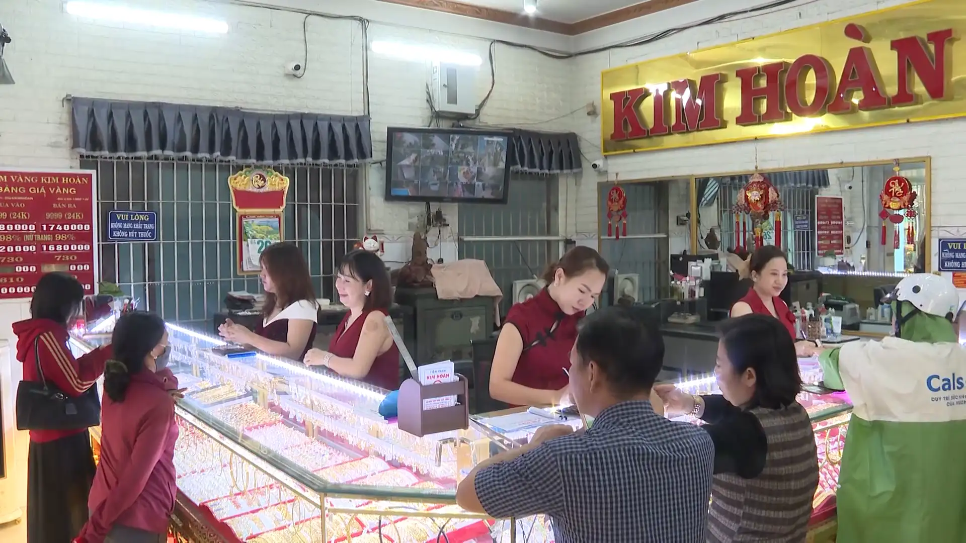 Chơn Thành: nhộn nhịp ngày vía Thần Tài