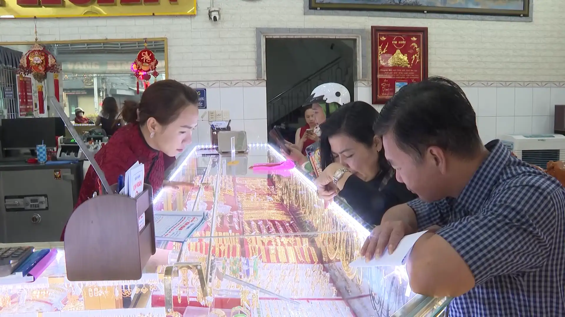 Chơn Thành: nhộn nhịp ngày vía Thần Tài