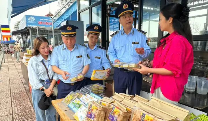 Tăng cường kiểm tra, giám sát hoạt động kinh doanh hàng hóa dịp lễ hội đầu năm Bính Ngọ 2026