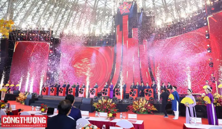 Chính thức khai mạc Hội chợ Mùa Xuân lần thứ nhất năm 2026