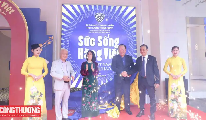 Khai trương Không gian trưng bày, live stream “Sức sống hàng Việt” trên “phố Hiệu” Tràng Tiền