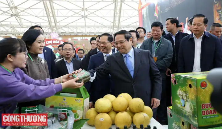 [CHÙM ẢNH] Thủ tướng Phạm Minh Chính dự Lễ khai mạc Hội chợ Mùa Xuân lần thứ nhất năm 2026