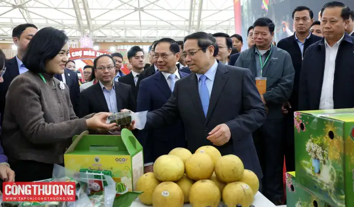 Thủ tướng yêu cầu tăng cường quảng bá sản phẩm địa phương tại Hội chợ Mùa Xuân lần thứ nhất năm 2026