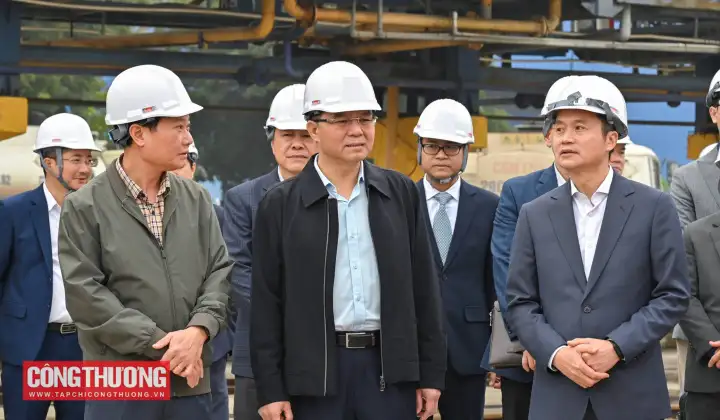 [CHÙM ẢNH] Quyền Bộ trưởng Lê Mạnh Hùng kiểm tra công tác cung ứng xăng dầu dịp Tết Nguyên đán Bính Ngọ