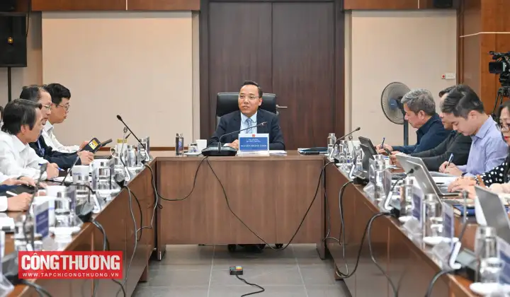 Thứ trưởng Nguyễn Hoàng Long thăm và làm việc với NSMO