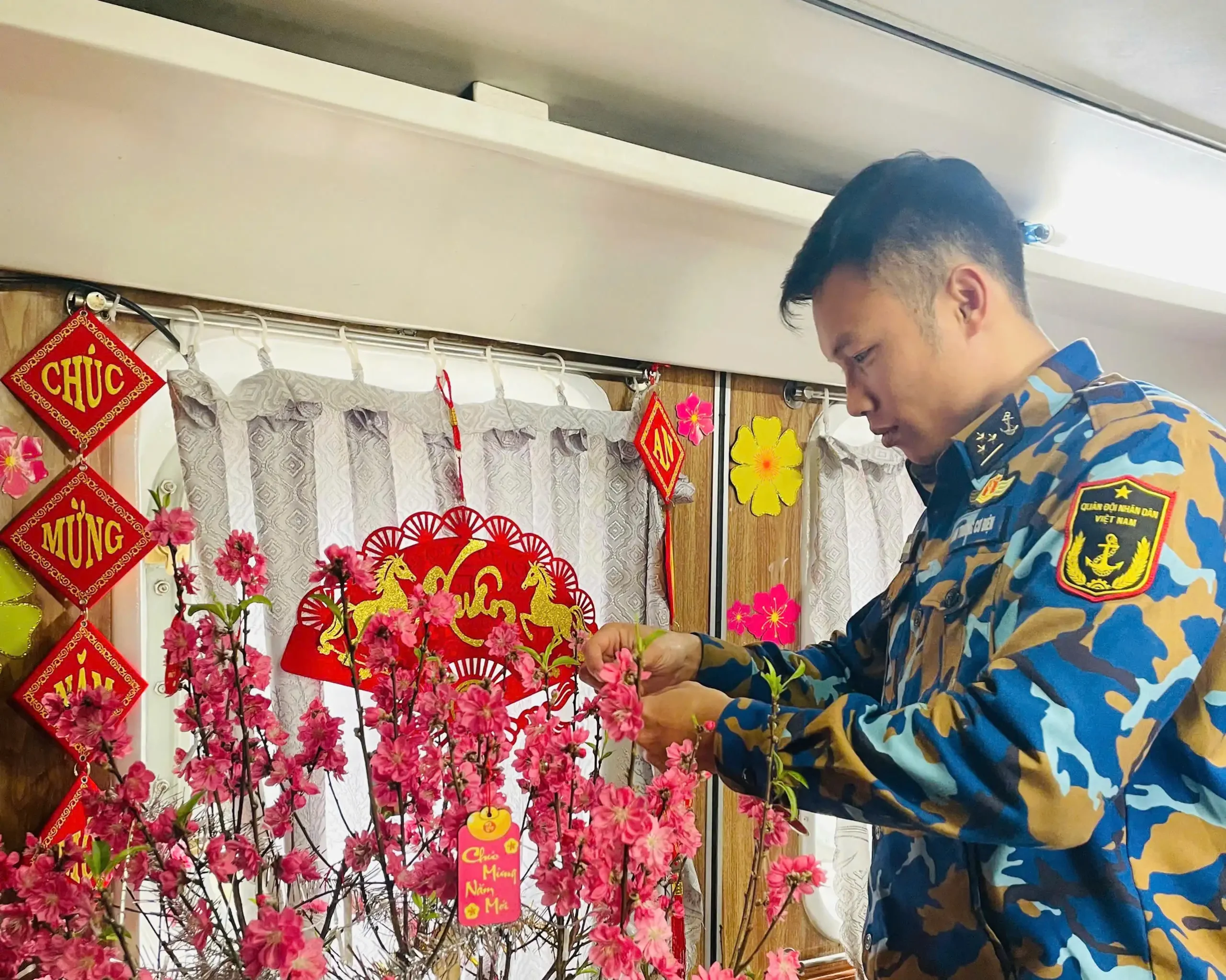 Không khí đón Tết trên tàu Hải quân 276