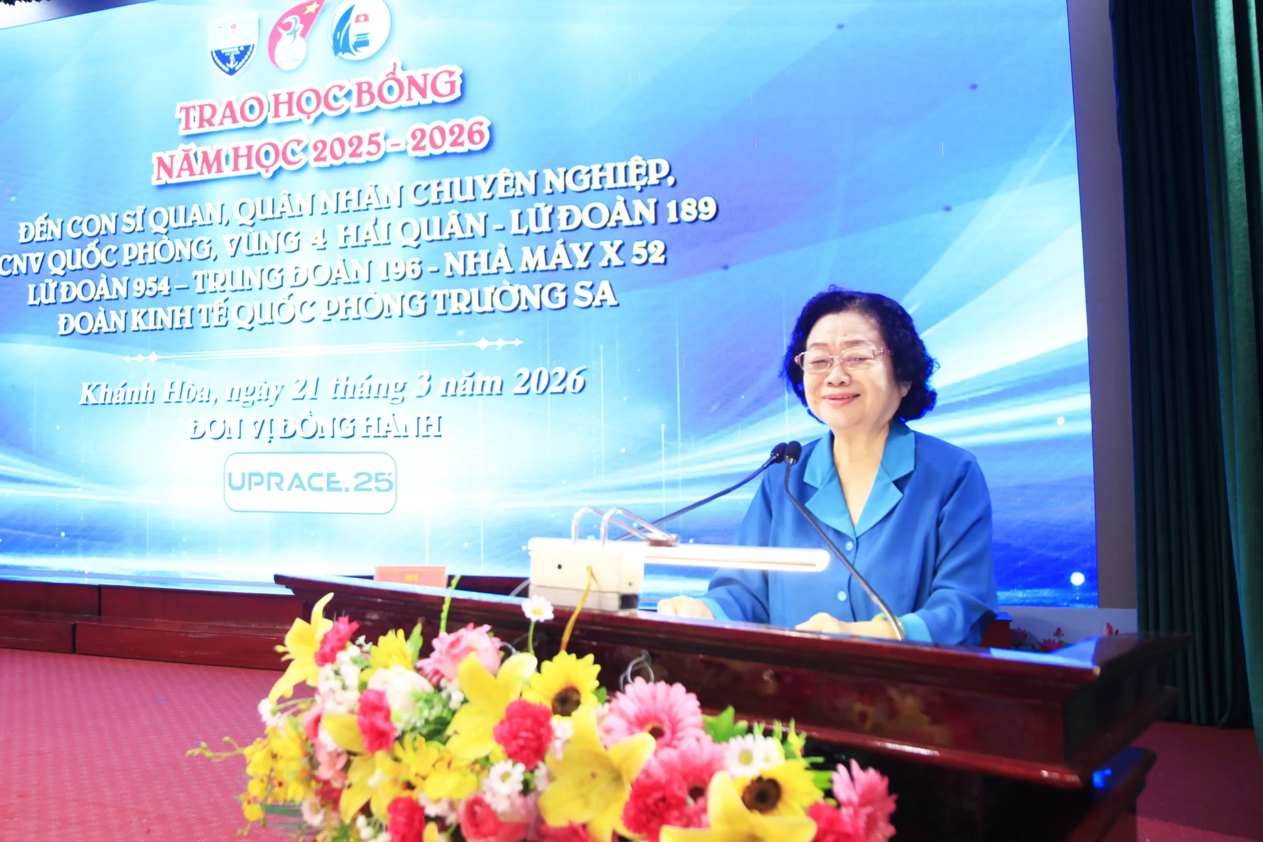 Vùng 4 Hải quân phối hợp trao Học bổng Vừ A Dính tiếp sức con em gia đình quân nhân