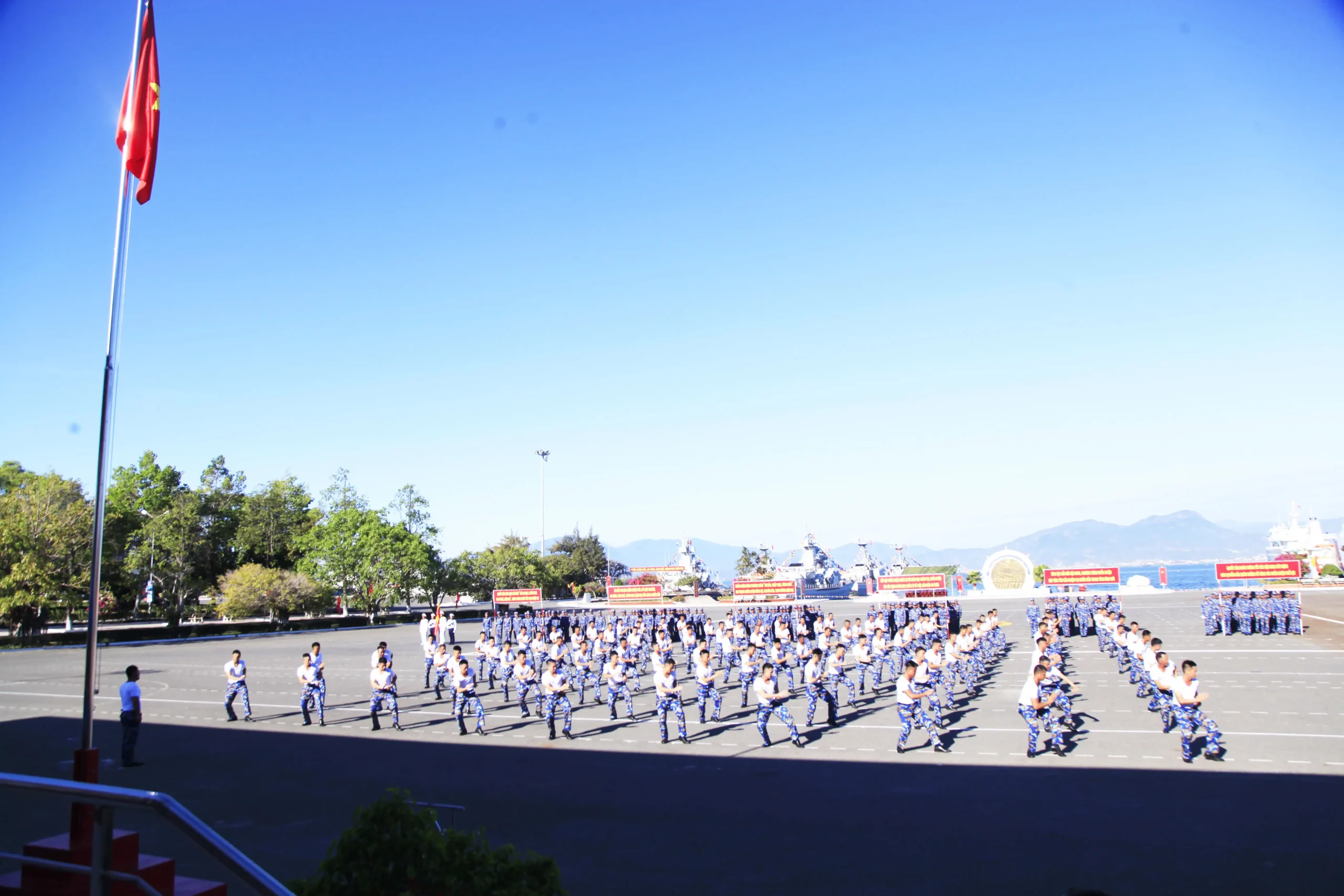 Thượng tướng Phạm Hoài Nam dự Lễ ra quân huấn luyện năm 2026 tại Lữ đoàn 162, Vùng 4 Hải quân.