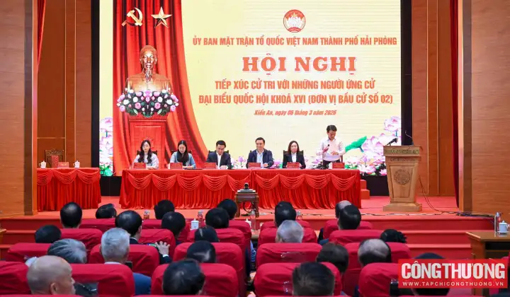 Quyền Bộ trưởng Bộ Công Thương Lê Mạnh Hùng tiếp xúc cử tri tại phường Kiến An, Hải Phòng