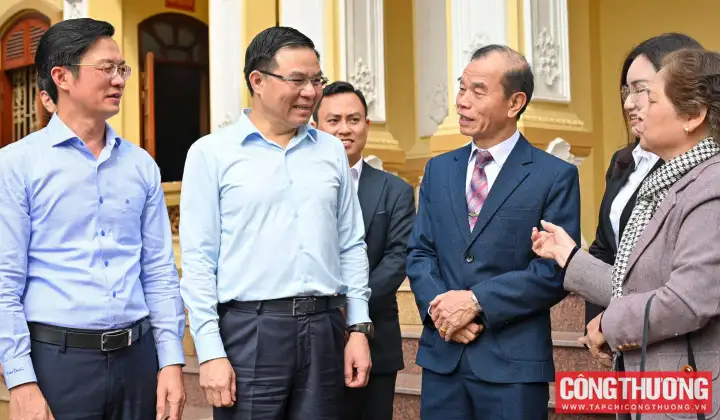 [CHÙM ẢNH] Quyền Bộ trưởng Bộ Công Thương Lê Mạnh Hùng tiếp xúc cử tri tại thành phố Hải Phòng
