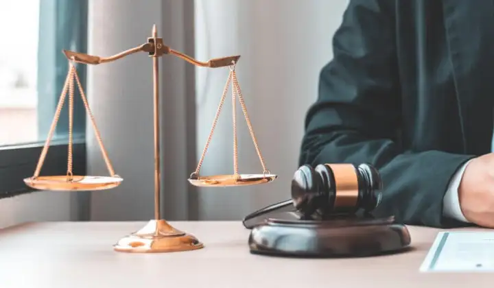 The world’s two major legal traditions: Historical foundations and comparative features