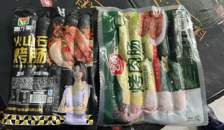 Hà Nội phát hiện gần 1 tấn xúc xích nhập lậu tại cơ sở kinh doanh