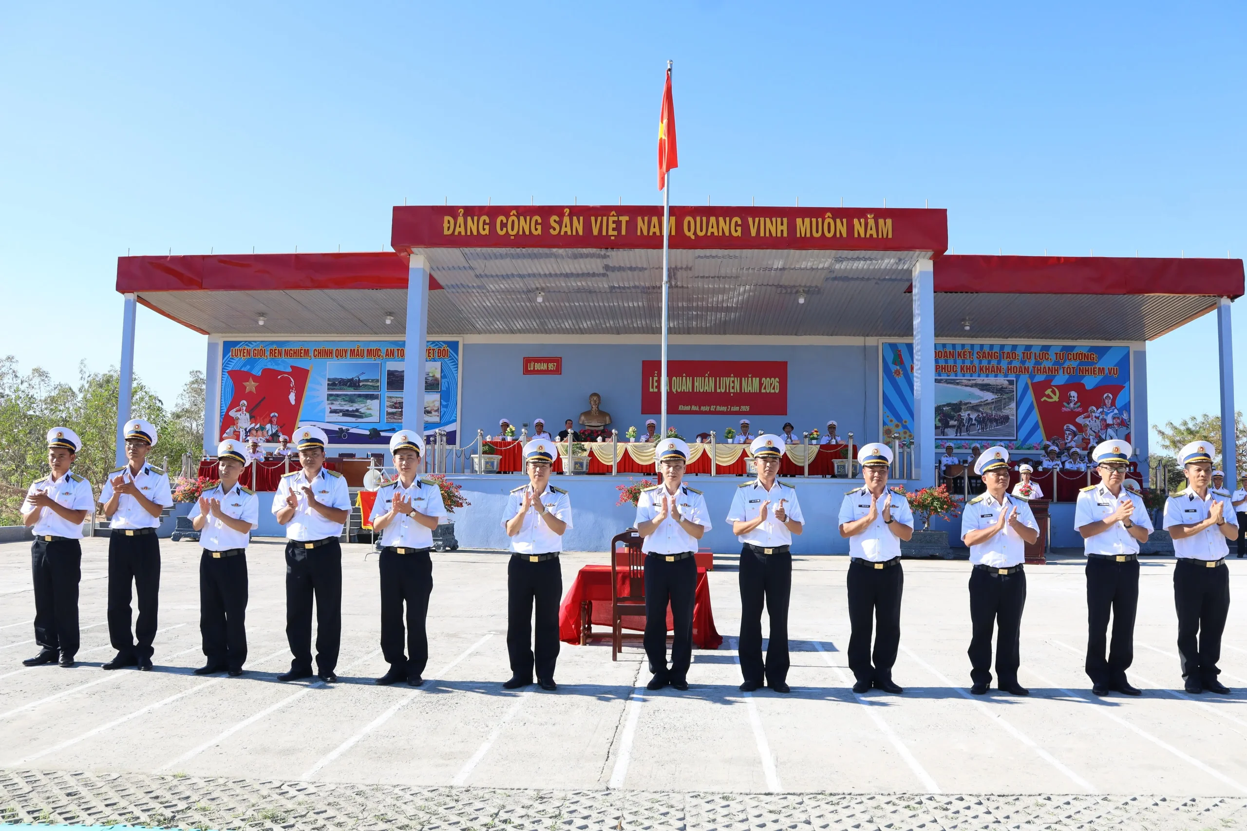 Các đơn vị của Vùng 4 Hải quân tổ chức Lễ ra quân huấn luyện năm 2026