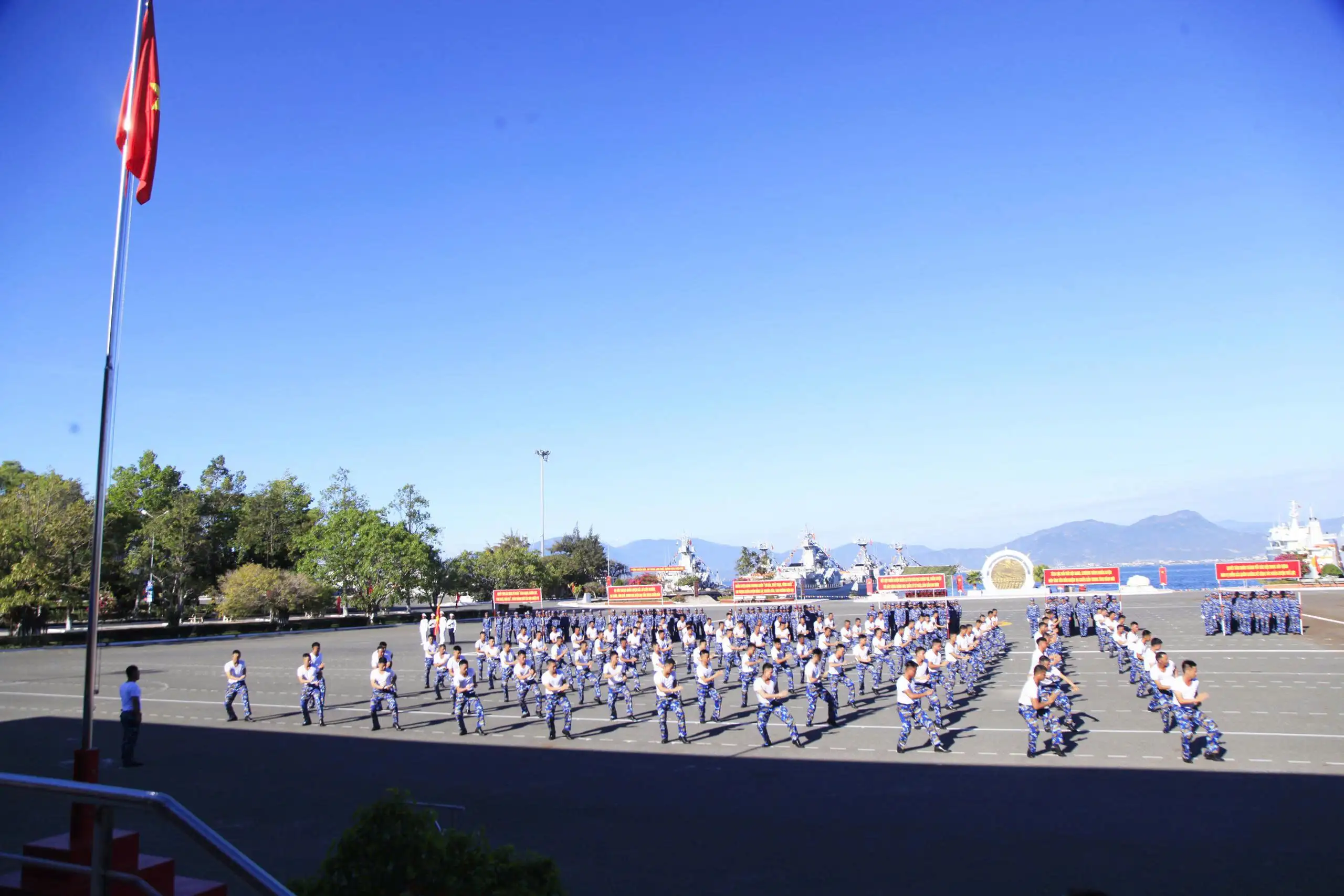 Các đơn vị của Vùng 4 Hải quân tổ chức Lễ ra quân huấn luyện năm 2026
