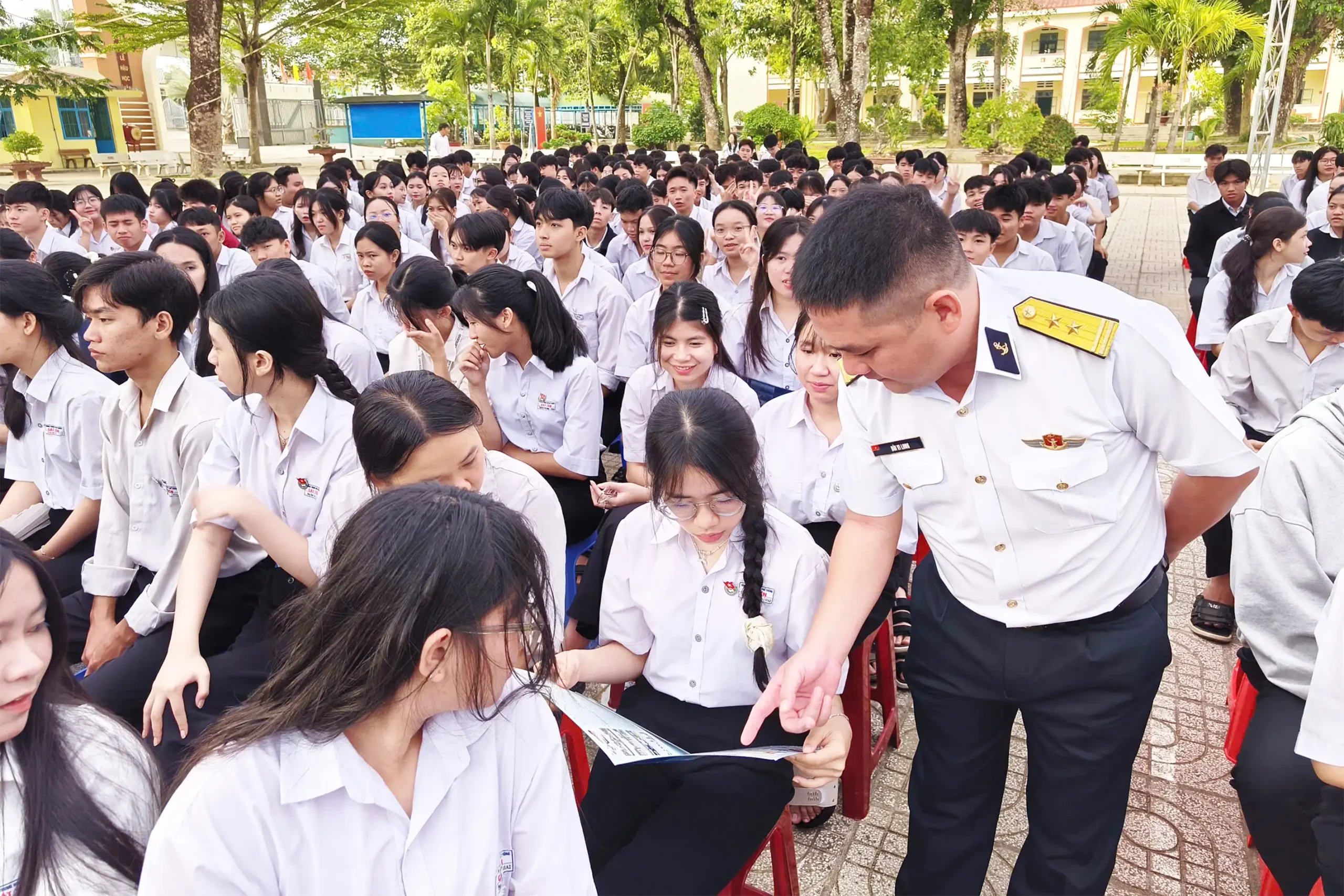 Hơn 3 nghìn cán bộ, đảng viên, nhân dân, học sinh tỉnh Lâm Đồng nghe thông tin tuyên truyền biển đảo và thu hút nguồn lực