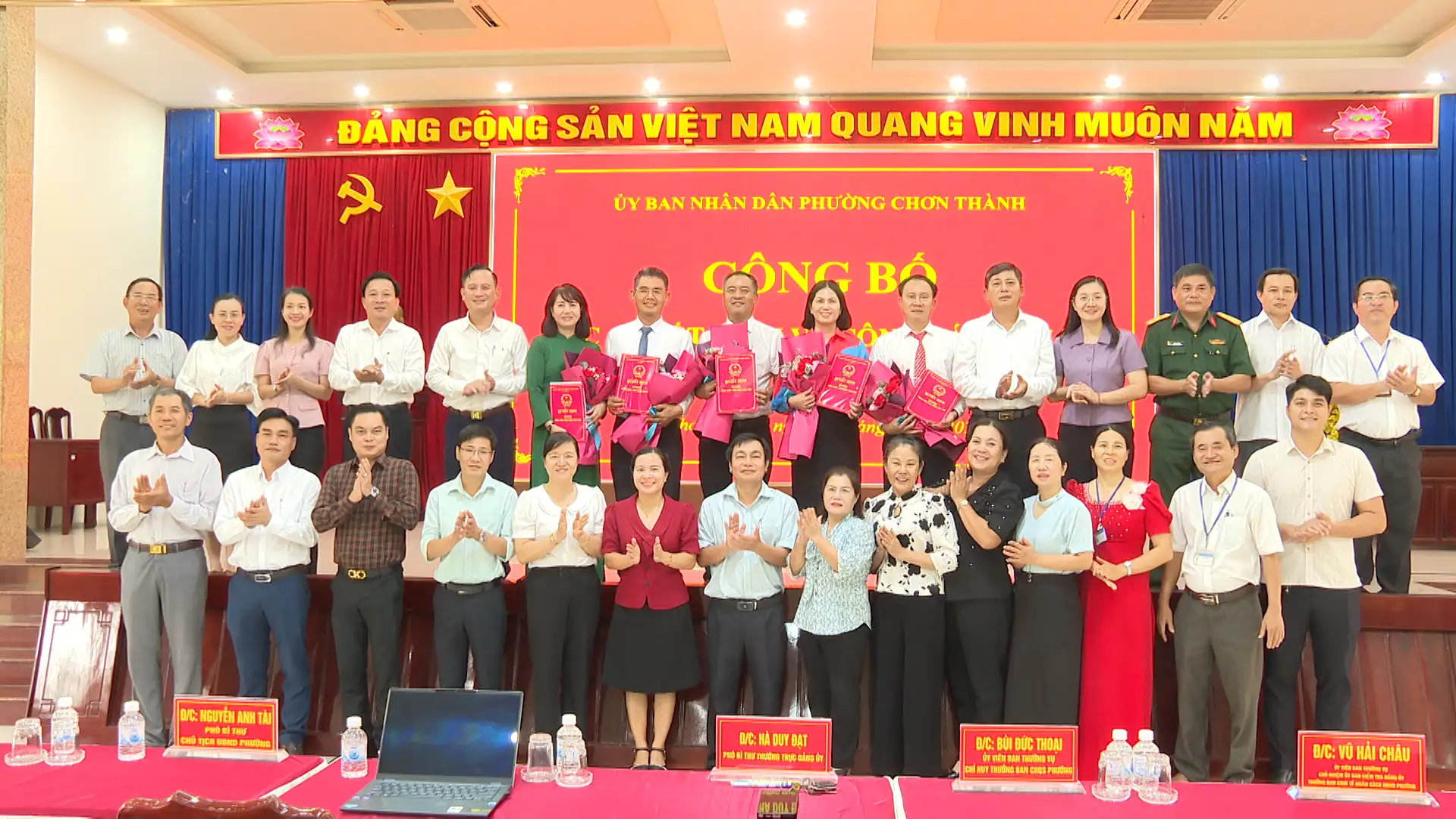 Chơn Thành: công bố các quyết định về công tác cán bộ