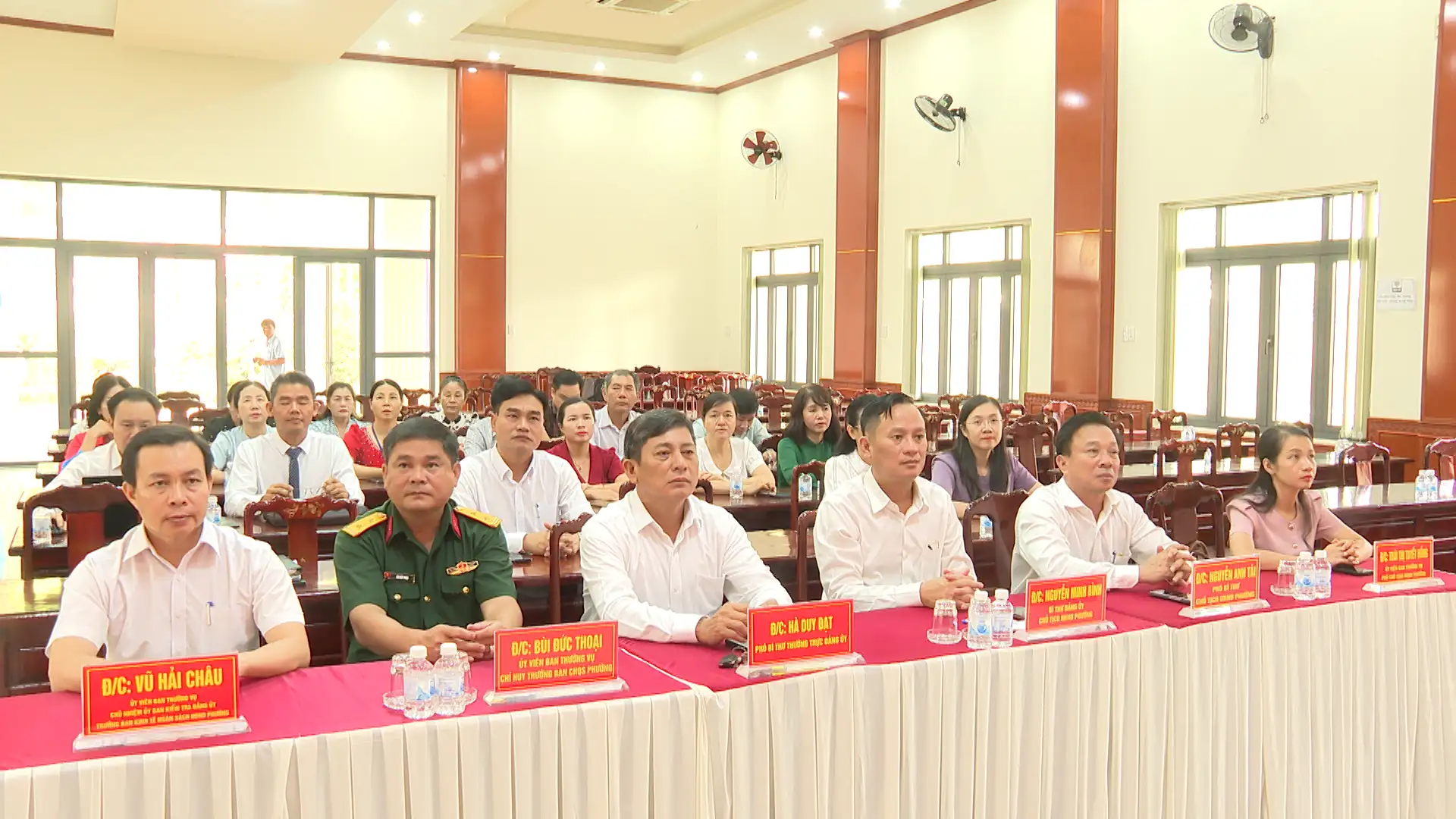 Chơn Thành: công bố các quyết định về công tác cán bộ