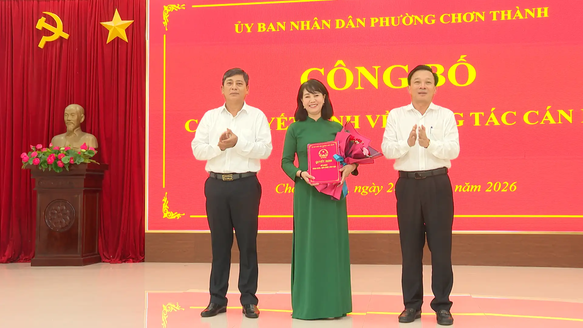 Chơn Thành: công bố các quyết định về công tác cán bộ