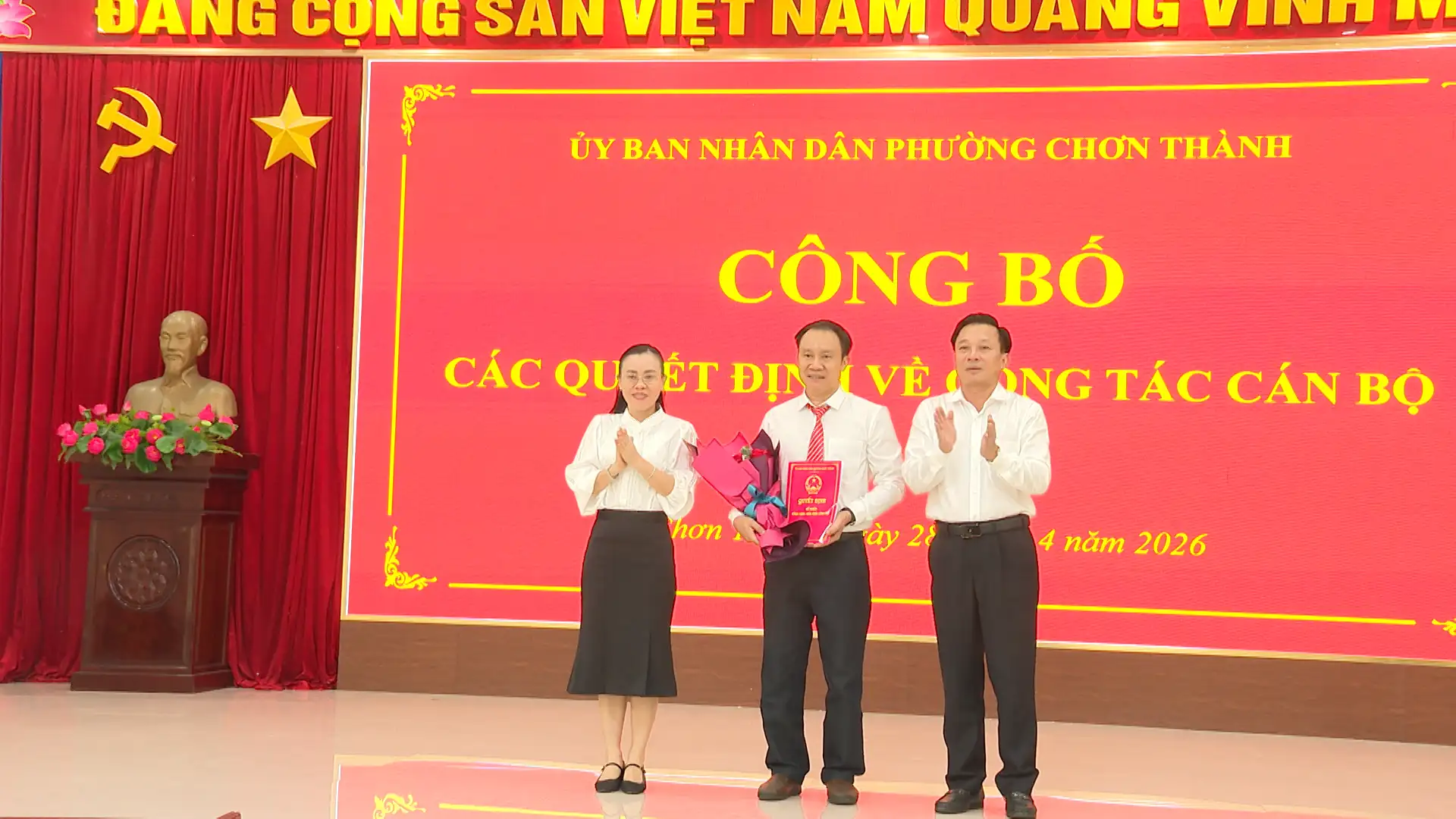 Chơn Thành: công bố các quyết định về công tác cán bộ