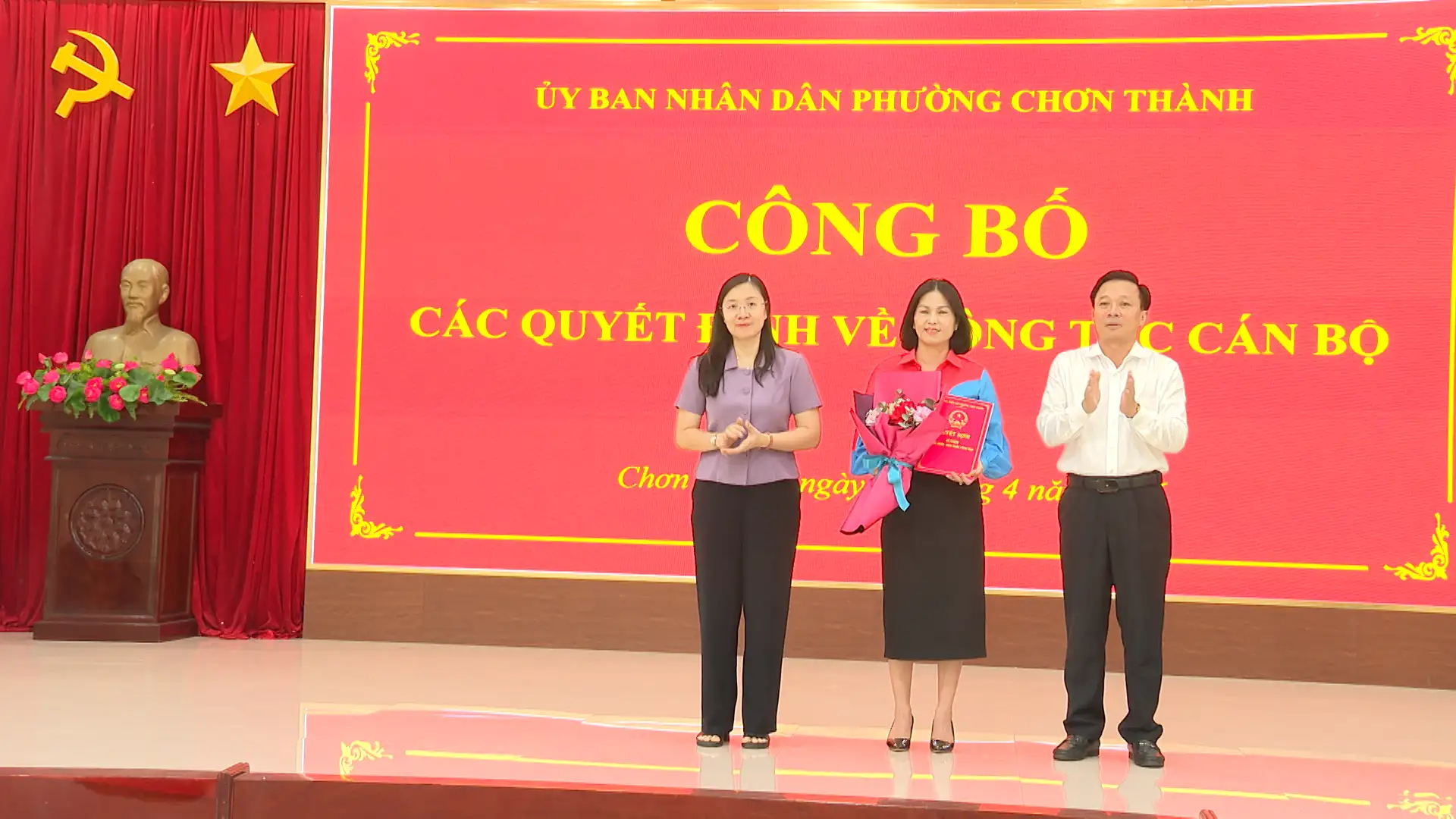 Chơn Thành: công bố các quyết định về công tác cán bộ