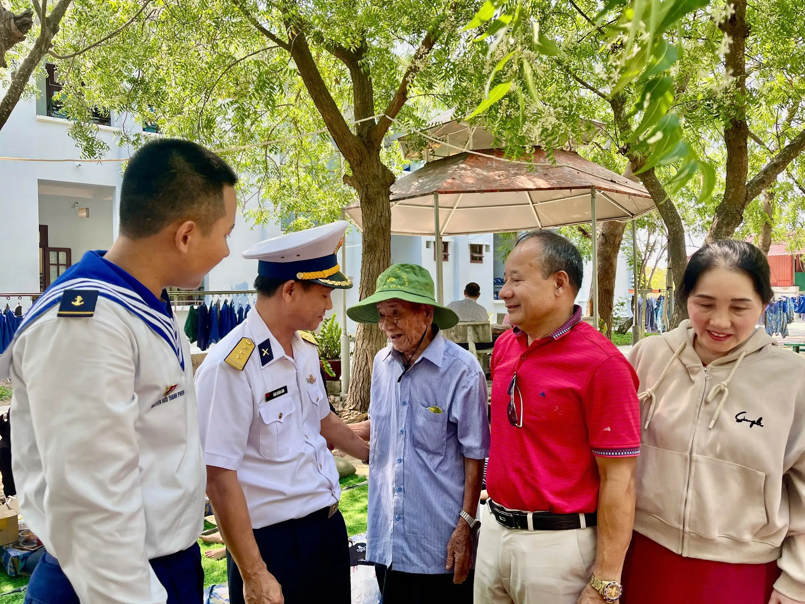 Bộ Tư lệnh Vùng 4 Hải quân đón tiếp thân nhân thăm chiến sĩ mới nhập ngũ năm 2026