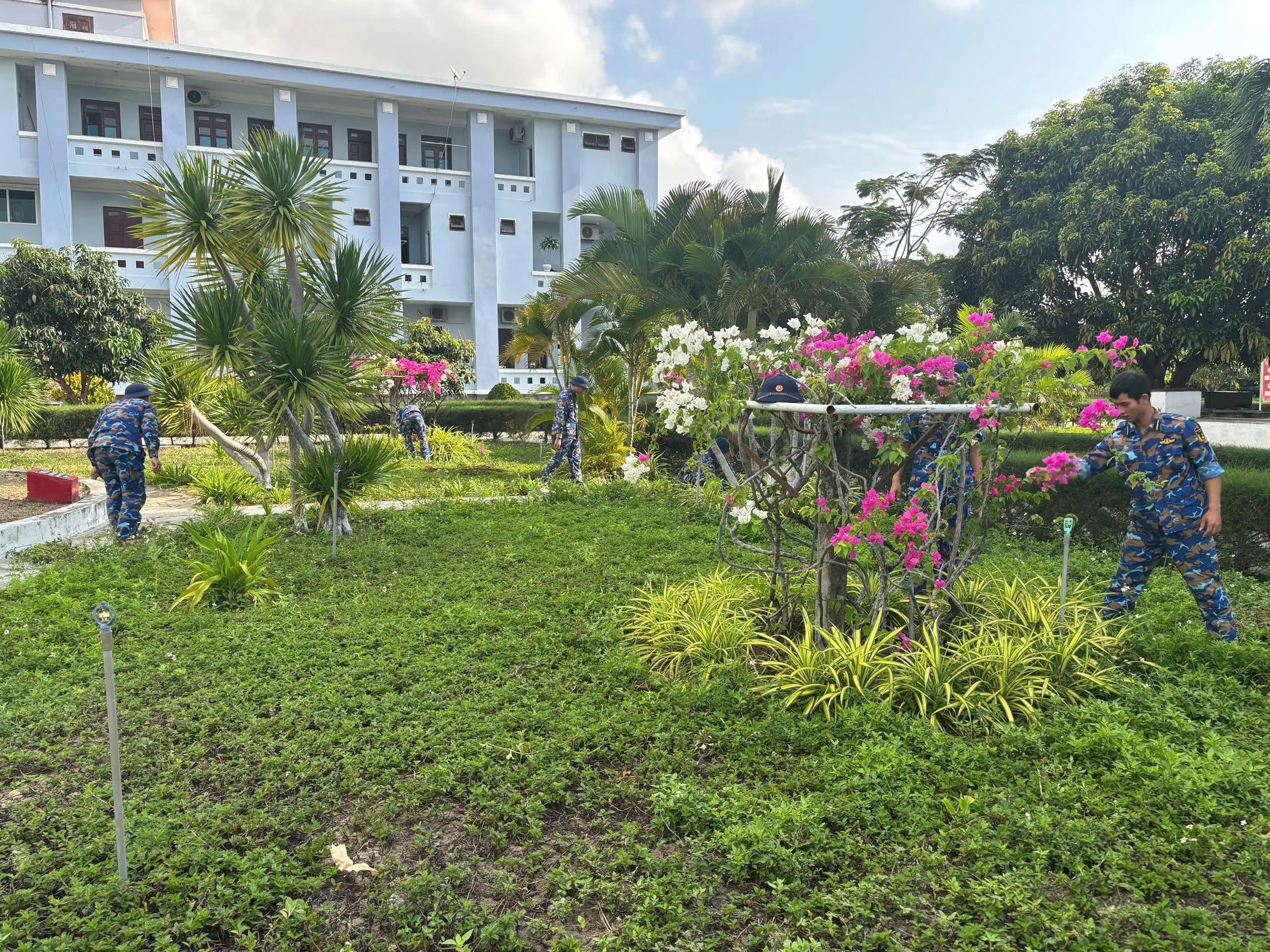 Vùng 4 Hải quân: Đoàn cơ sở Trung tâm Bảo đảm Kỹ thuật 719 tổ chức thực hiện “Ngày Thứ 7 tình nguyện”