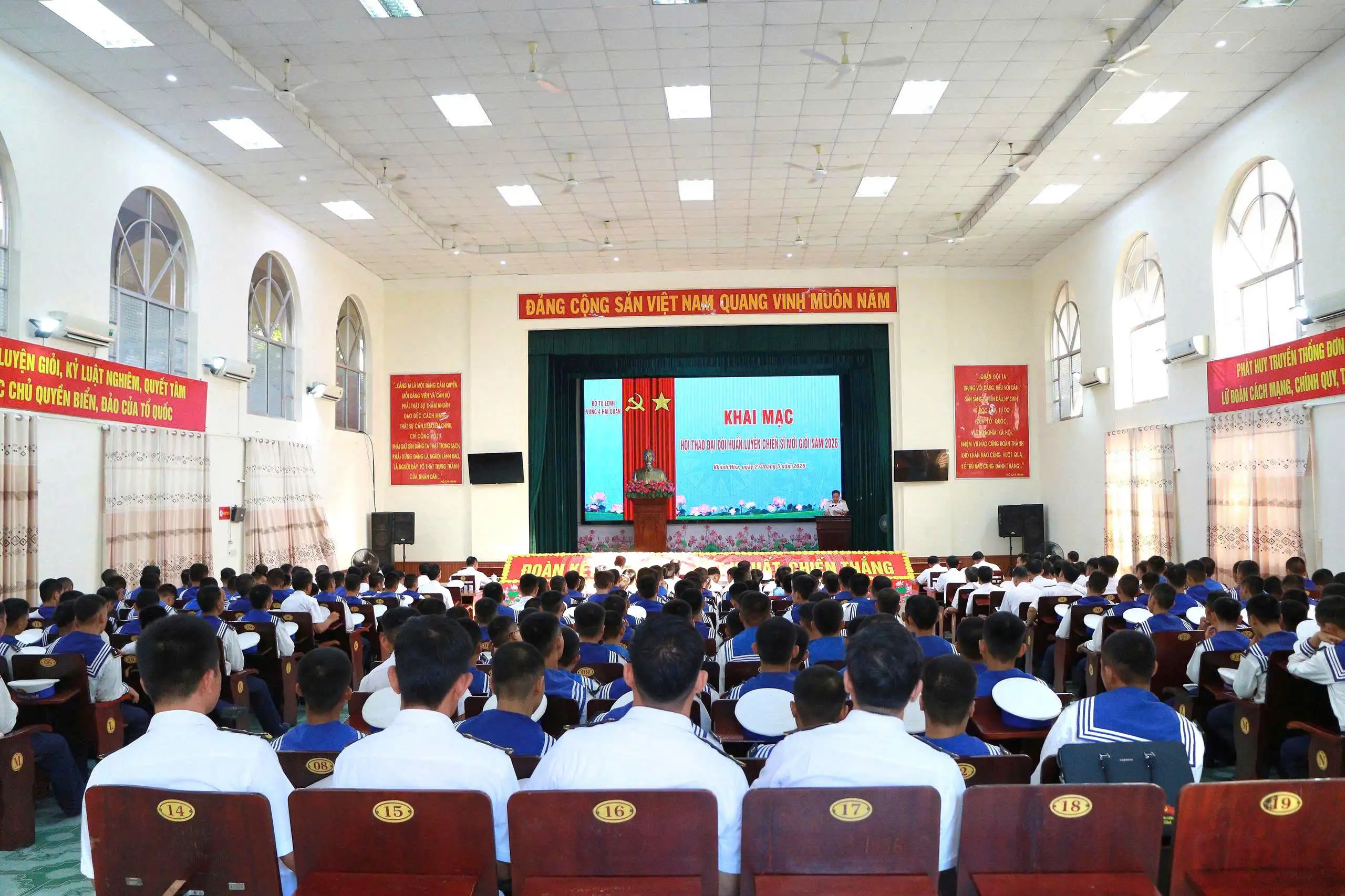 Vùng 4 Hải quân tổ chức hội thao đại đội huấn luyện chiến sĩ mới giỏi năm 2026