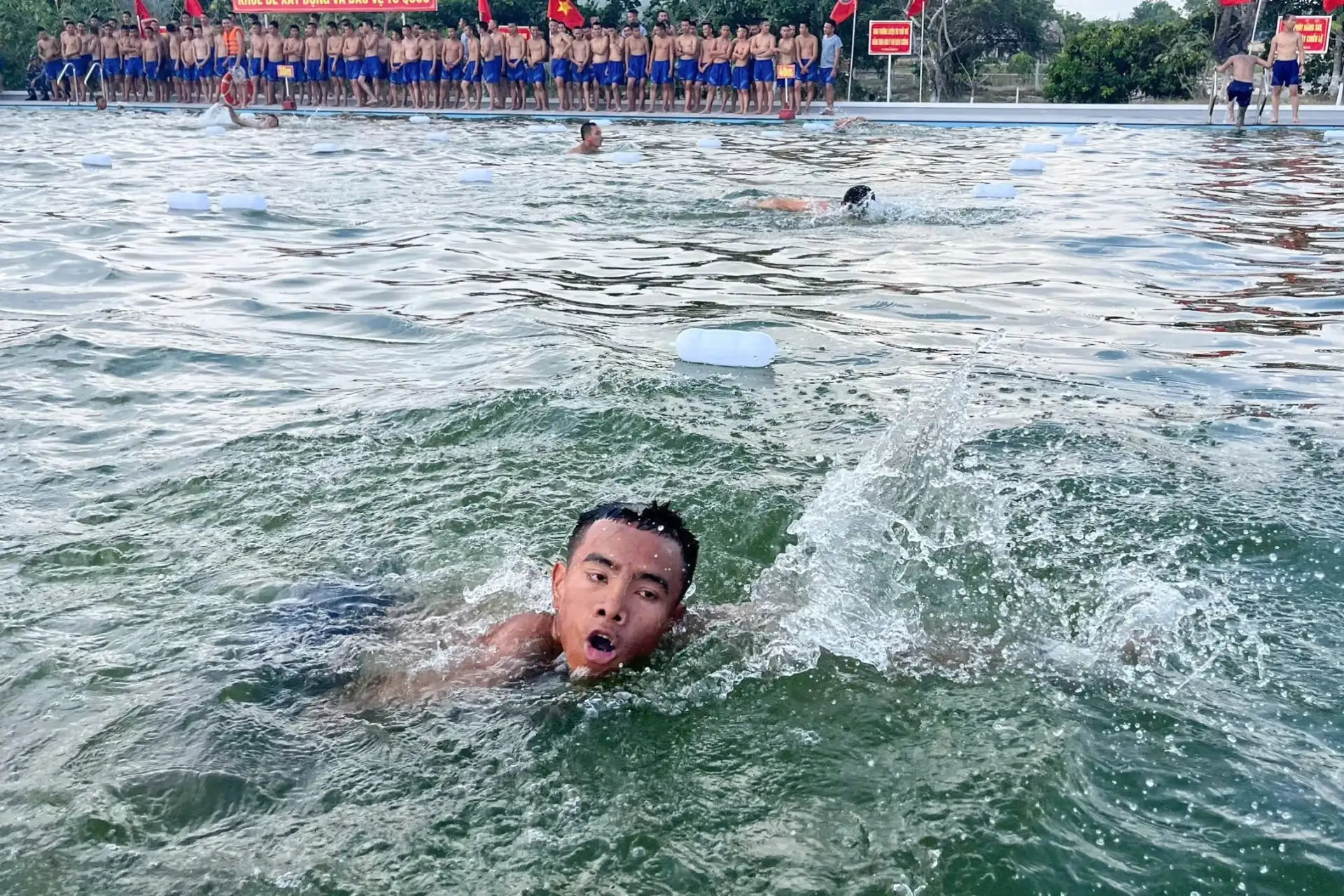 Từ đất liền đến đảo xa: Vùng 4 Hải quân sôi nổi các hoạt động dịp nghỉ lễ 30/4 và 1/5 2 Từ đất liền đến đảo xa: Vùng 4 Hải quân sôi nổi các hoạt động dịp nghỉ lễ 30/4 và 1/5
