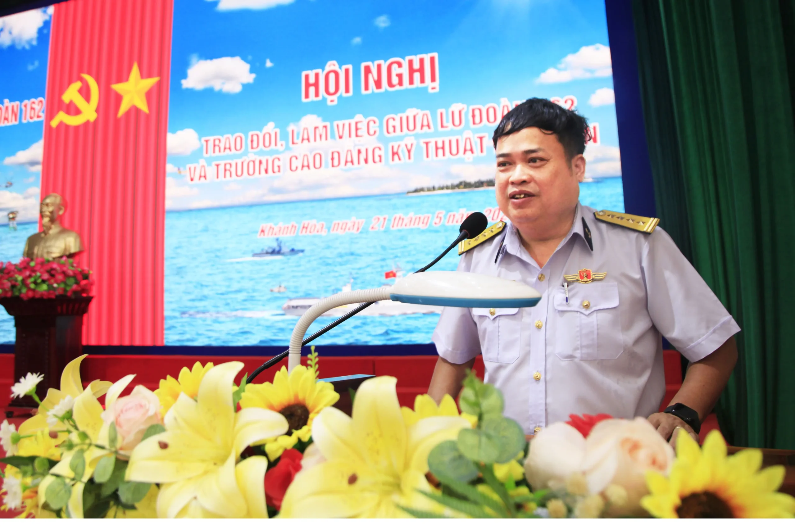 Trường Cao đẳng kỹ thuật Hải quân trao đổi, làm việc với Lữ đoàn 162 4 Trường Cao đẳng kỹ thuật Hải quân trao đổi, làm việc với Lữ đoàn 162