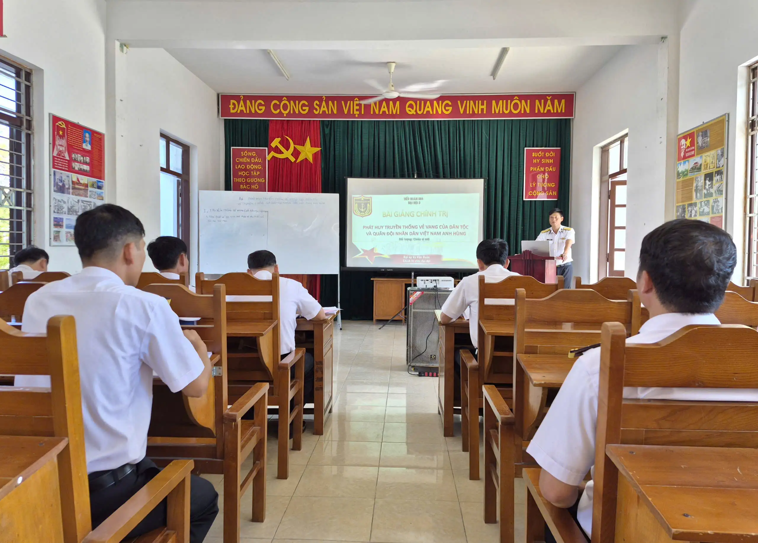 Vùng 4 Hải quân tổ chức hội thao đại đội huấn luyện chiến sĩ mới giỏi năm 2026