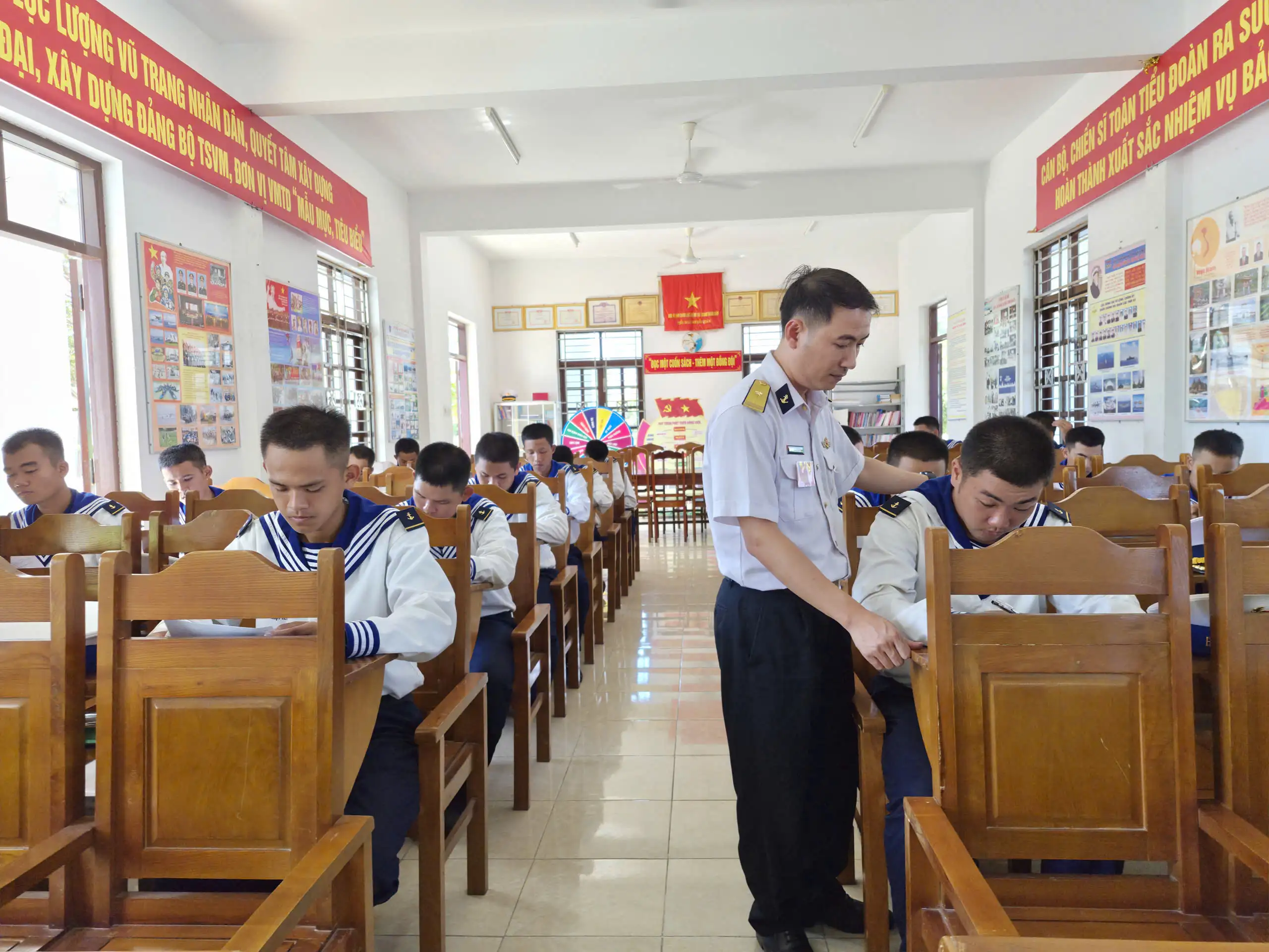 Vùng 4 Hải quân tổ chức hội thao đại đội huấn luyện chiến sĩ mới giỏi năm 2026